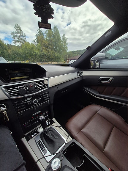 Mercedes-Benz E250 9 of 10