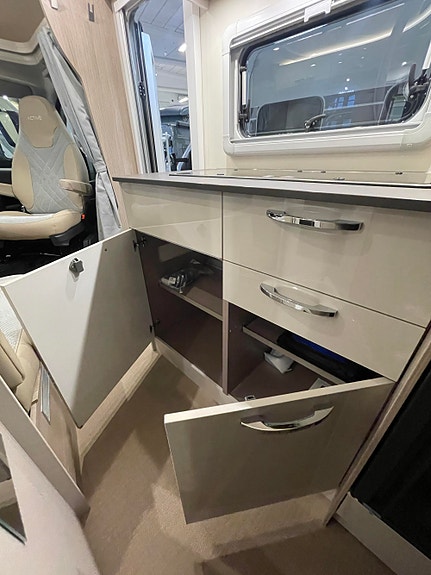 Bürstner Nexxo Van T 700 9-trinns automat / Queenbed / Smal og lettkjørt! 21 of 30