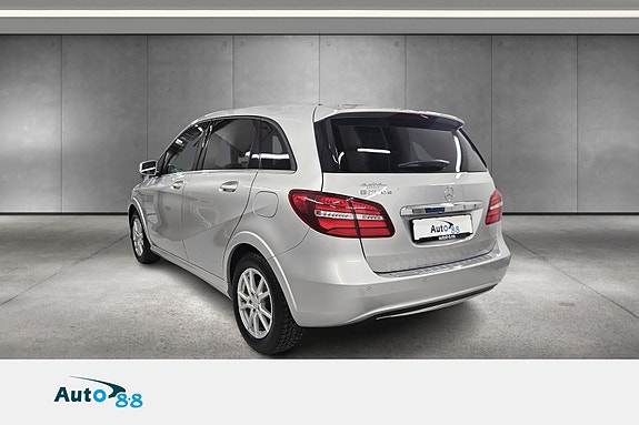 Mercedes-Benz B250 4 of 5
