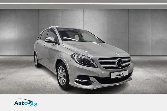 Mercedes-Benz B250 2 of 5