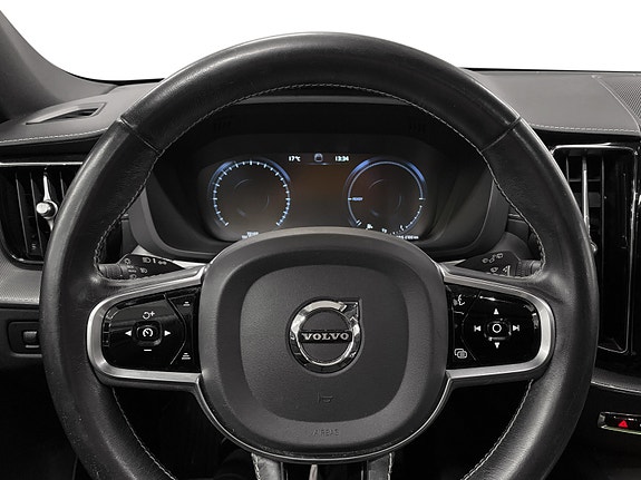 Volvo XC60 10 of 15