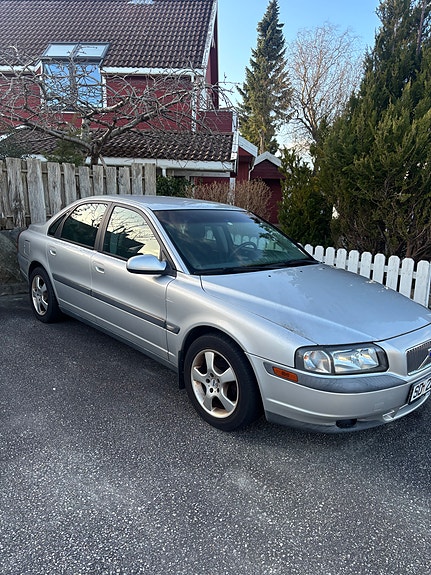 Volvo S80 2 of 5