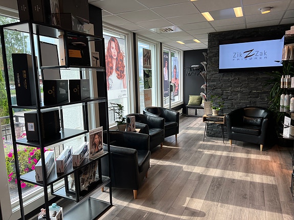 venteområdet med info skjerm.