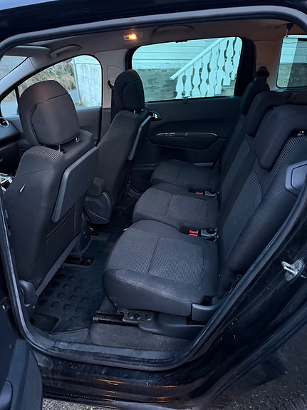 Peugeot 5008 6 of 9