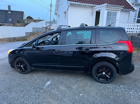 Peugeot 5008 2 of 9