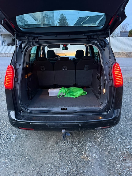 Peugeot 5008 5 of 9