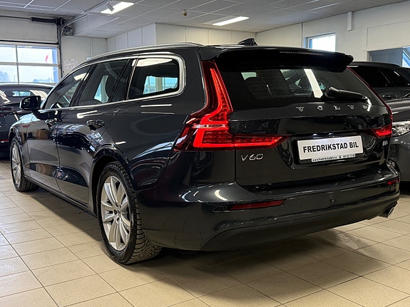 Volvo V60 2 of 5