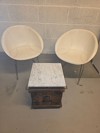 Retro stoler, off White, med sølvfarget stilig slankt understell.