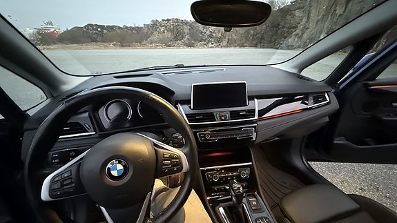 BMW 225xe 11 of 13