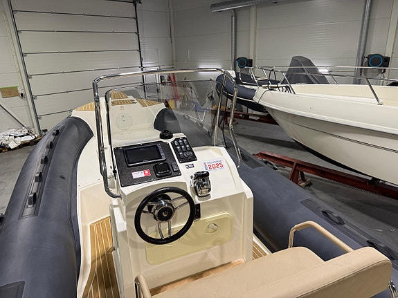 Capelli Tempest 700 m/Suzuki 200