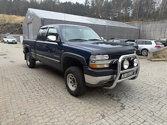 Chevrolet Silverado 3 of 5