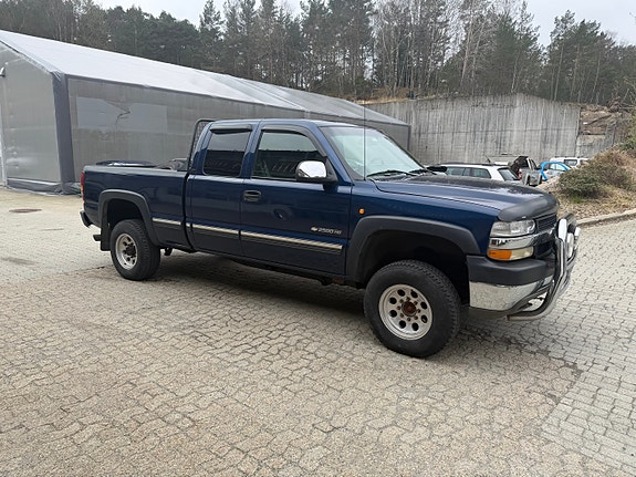 Chevrolet Silverado 4 of 5