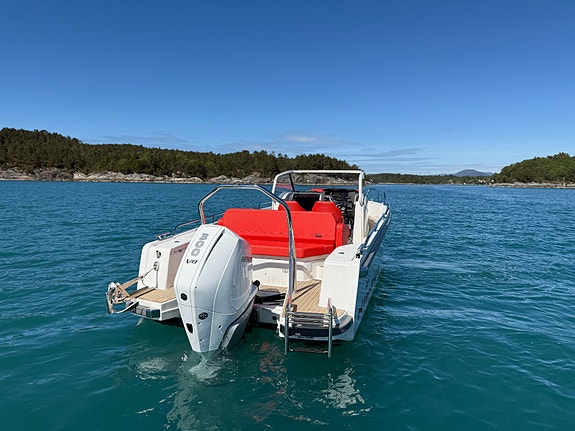 Nimbus T8. Nimbus T8| Kun 77 timer | V8 300hk |  Simrad 12" | Zipwake | Baugprop 5 of 5