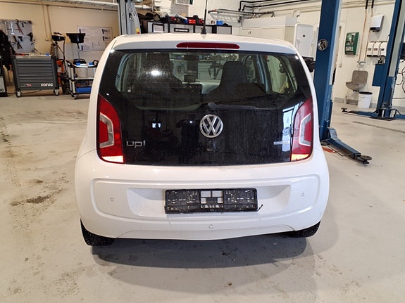 Volkswagen UP! 4 of 17