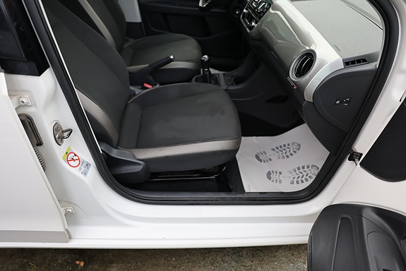 Volkswagen UP! 12 of 17