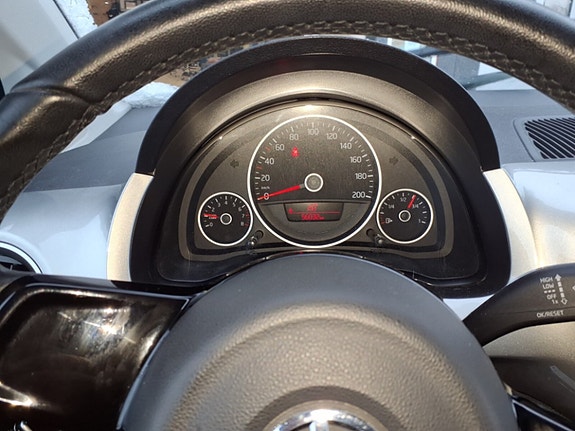 Volkswagen UP! 9 of 17