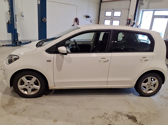 Volkswagen UP! 2 of 17