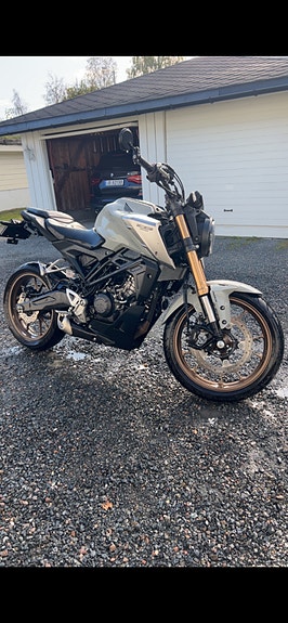 Honda CB 125 R 2 of 5