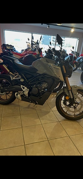 Honda CB 125 R 3 of 5