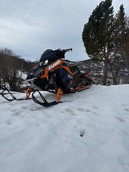 Polaris RMK Khaos LE