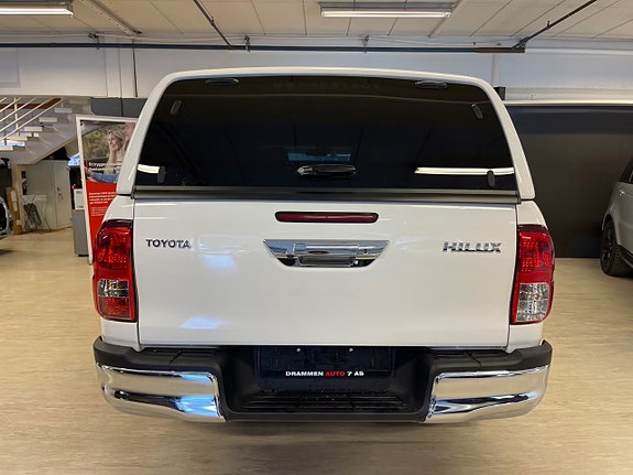 Toyota HiLux 26 of 30