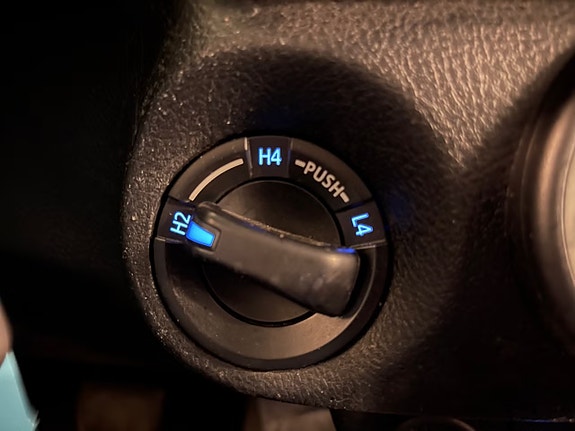 Toyota HiLux 10 of 30