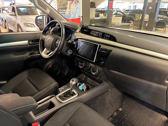 Toyota HiLux 20 of 30