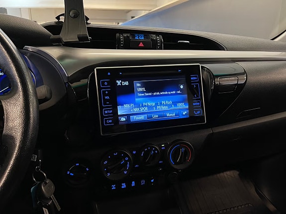 Toyota HiLux 18 of 30