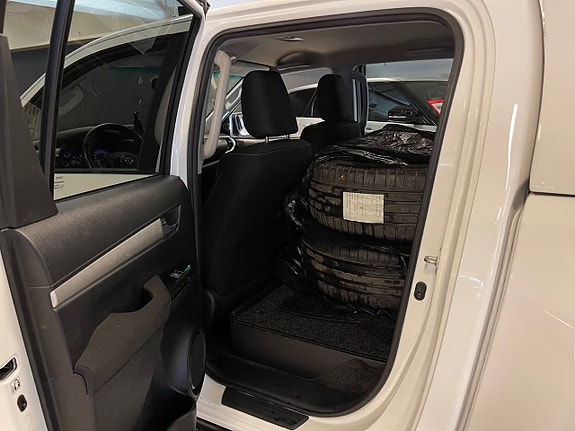 Toyota HiLux 8 of 30