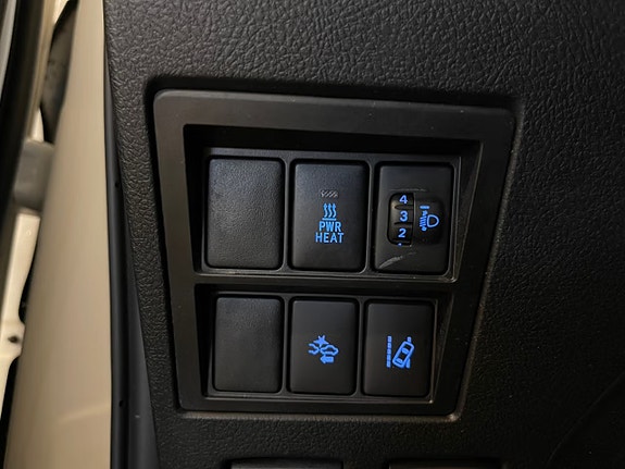 Toyota HiLux 11 of 30