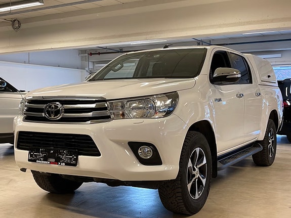 Toyota HiLux 2 of 30