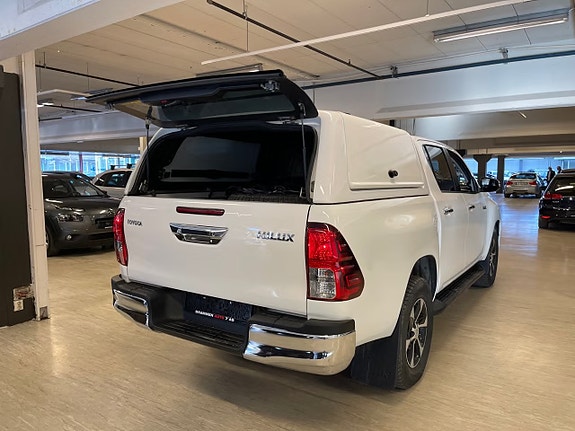 Toyota HiLux 7 of 30