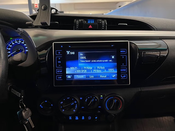 Toyota HiLux 16 of 30