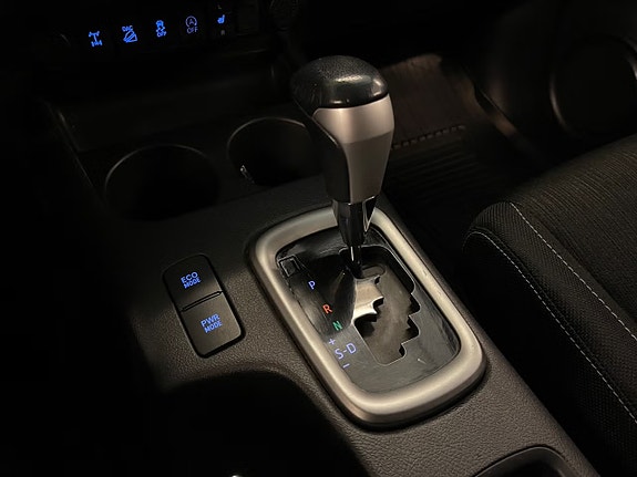 Toyota HiLux 17 of 30
