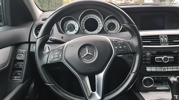 Mercedes-Benz C180 9 of 19
