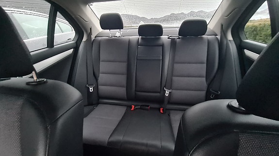 Mercedes-Benz C180 15 of 19