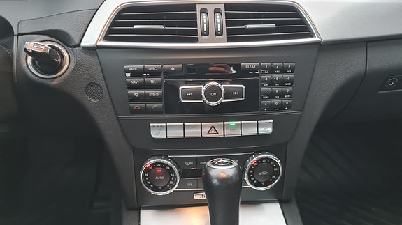 Mercedes-Benz C180 10 of 19