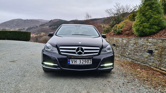 Mercedes-Benz C180 2 of 19