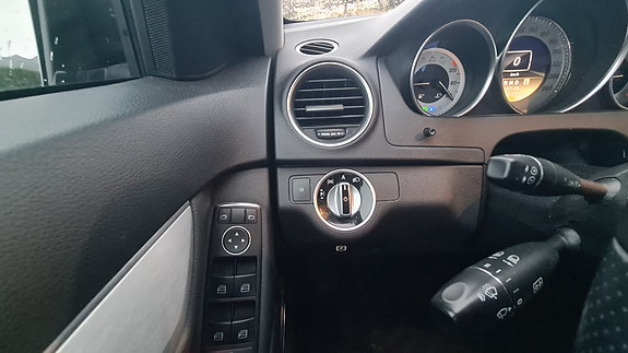 Mercedes-Benz C180 12 of 19