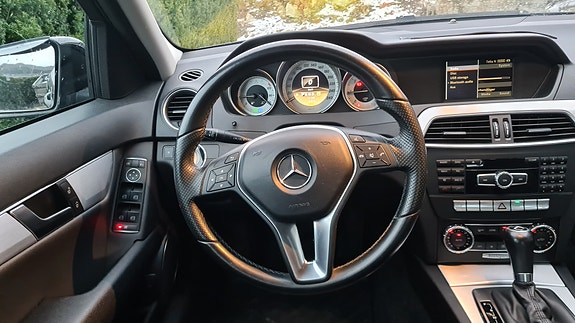 Mercedes-Benz C180 7 of 19