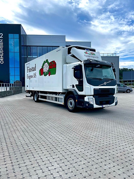 Volvo Fe 350 kjølebil 2023 – bussbygg, carrier-aggregat, gullavtale kan videreføres