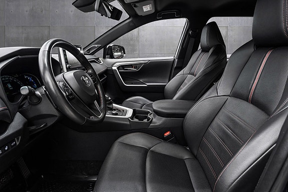 Toyota RAV4 Plug-in Hybrid 7 of 28