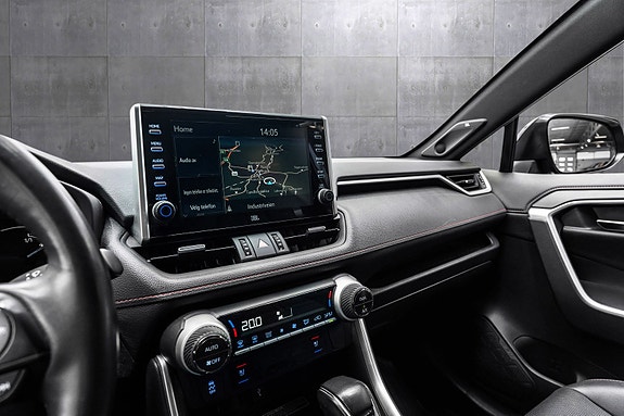 Toyota RAV4 Plug-in Hybrid 18 of 28