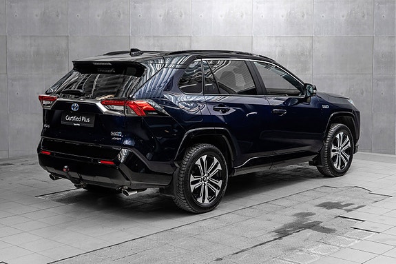 Toyota RAV4 Plug-in Hybrid 4 of 28