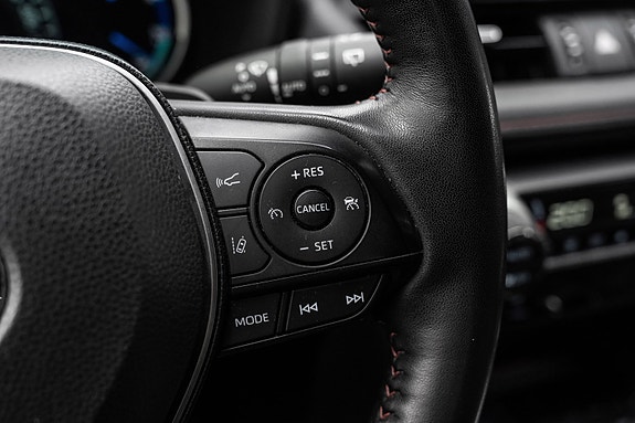 Toyota RAV4 Plug-in Hybrid 16 of 28
