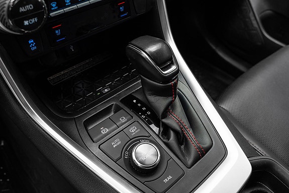 Toyota RAV4 Plug-in Hybrid 10 of 28