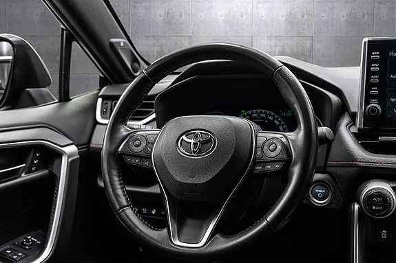 Toyota RAV4 Plug-in Hybrid 14 of 28