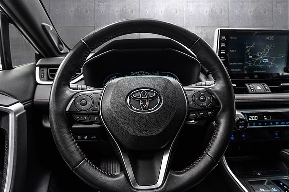 Toyota RAV4 Plug-in Hybrid 15 of 28
