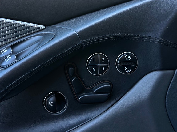 Mercedes-Benz SL500 25 of 30