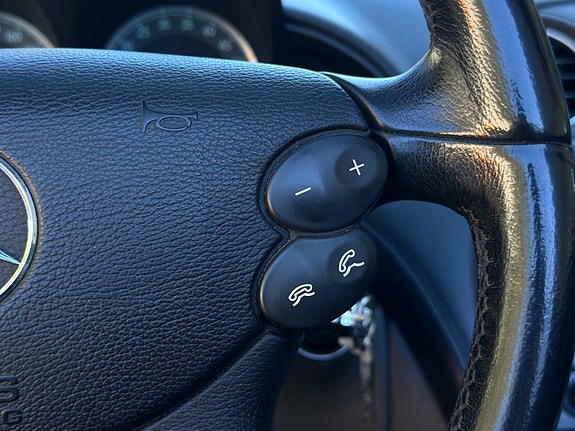 Mercedes-Benz SL500 17 of 30